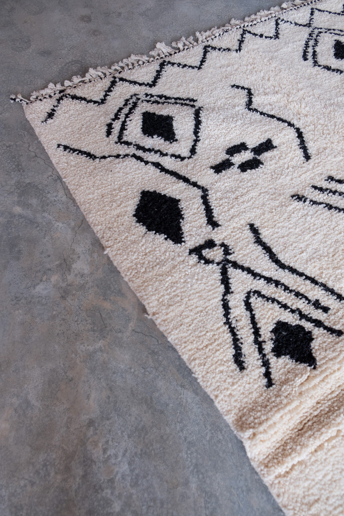 Azilal Moroccan Rug - 5'2'' x 7'8" - AZ402