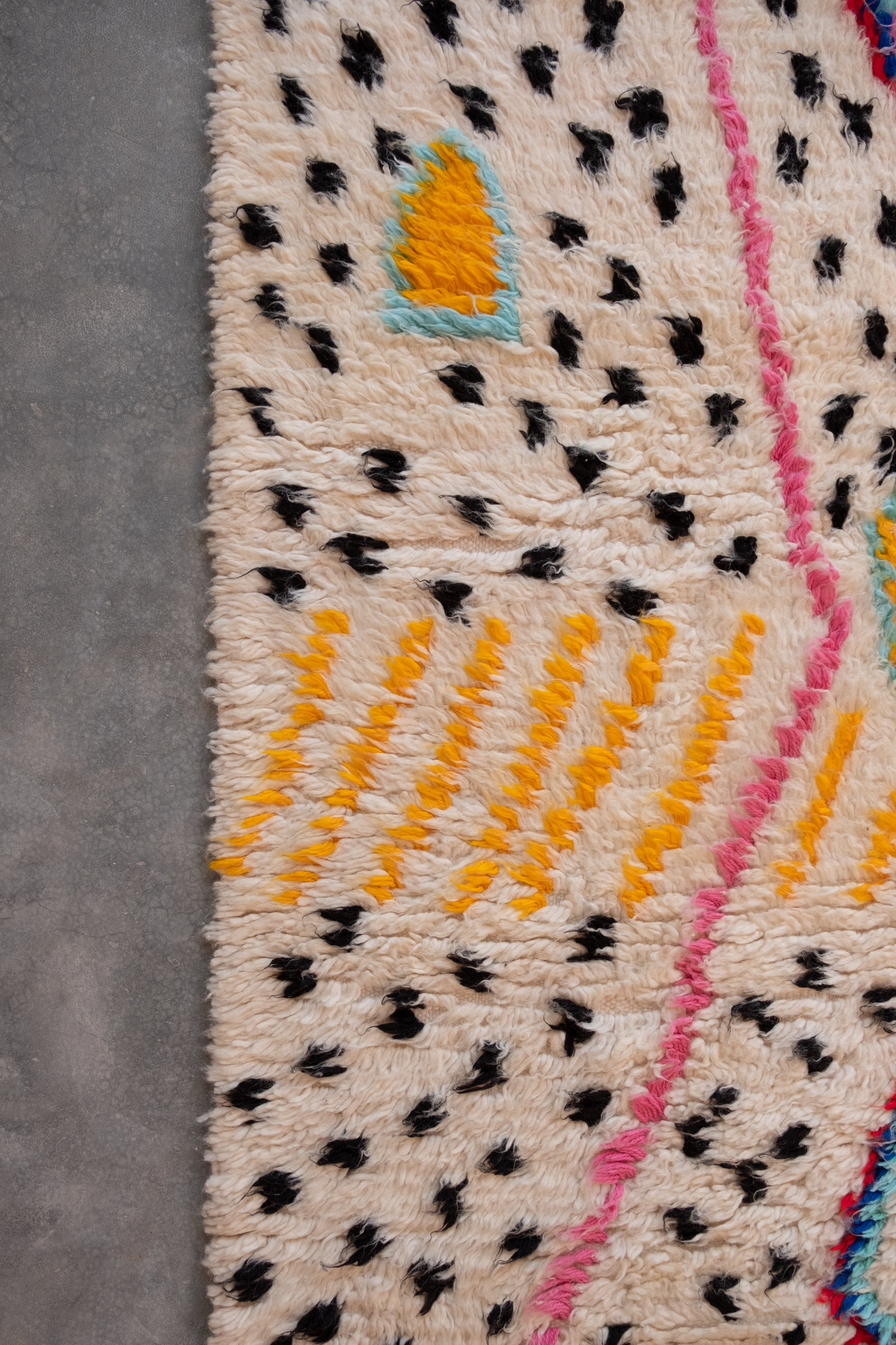 Azilal Moroccan Rug - 4'5" x 7'4" - AZ405