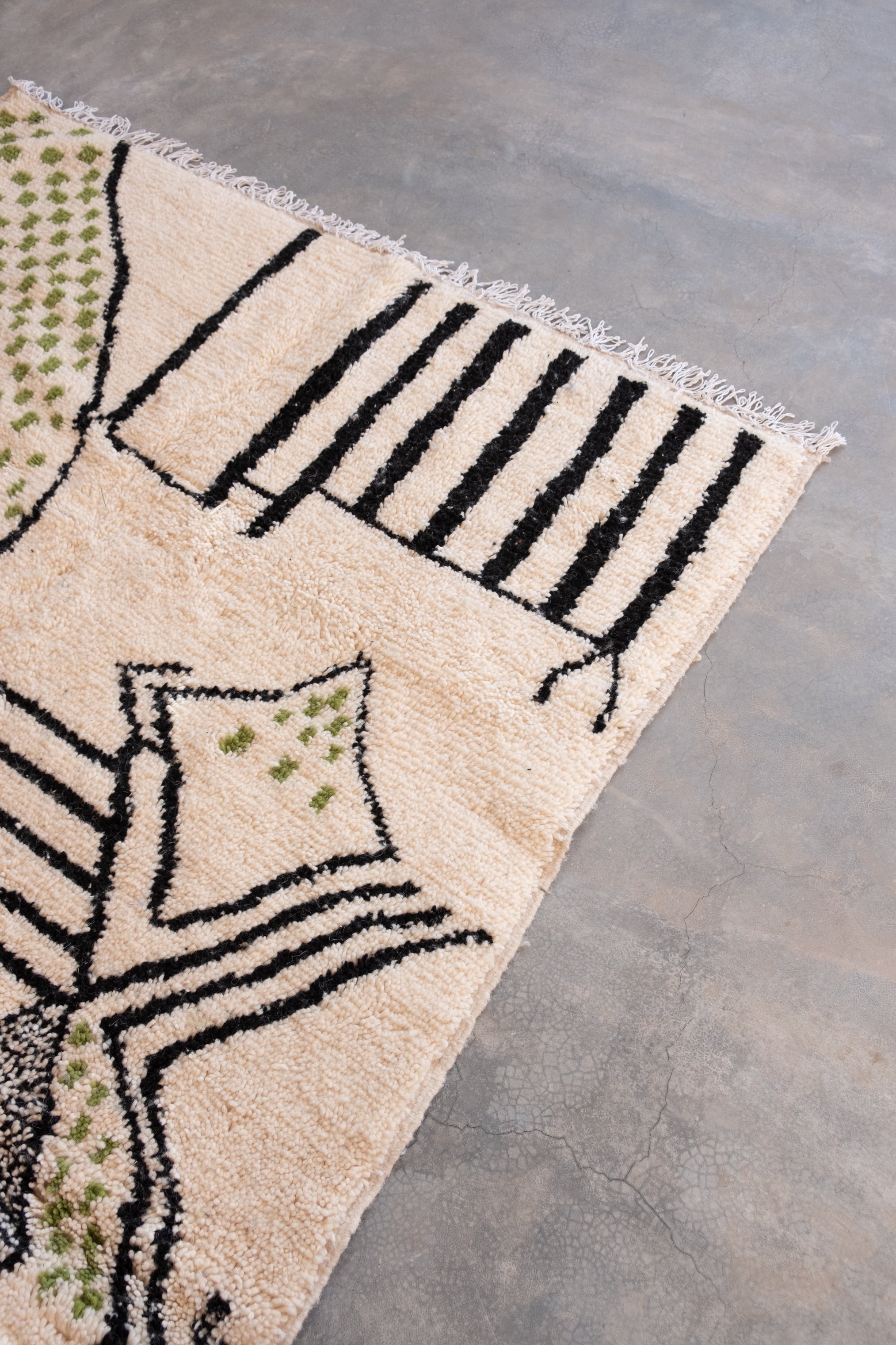 Azilal Moroccan Rug - 5'3" x 6'10" - AZ412