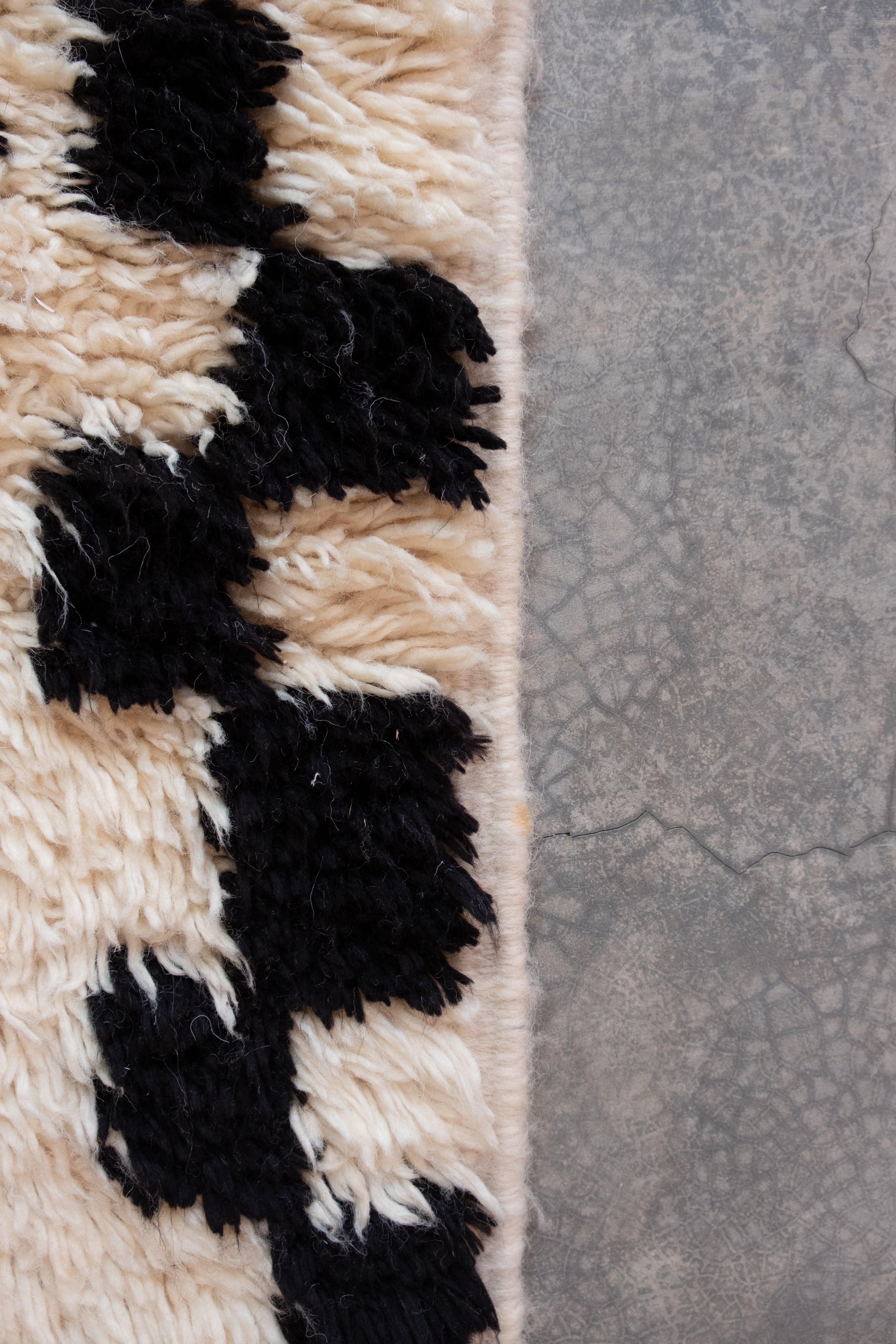 Azilal Moroccan Rug - 4'4" x 8'5" - AZ414
