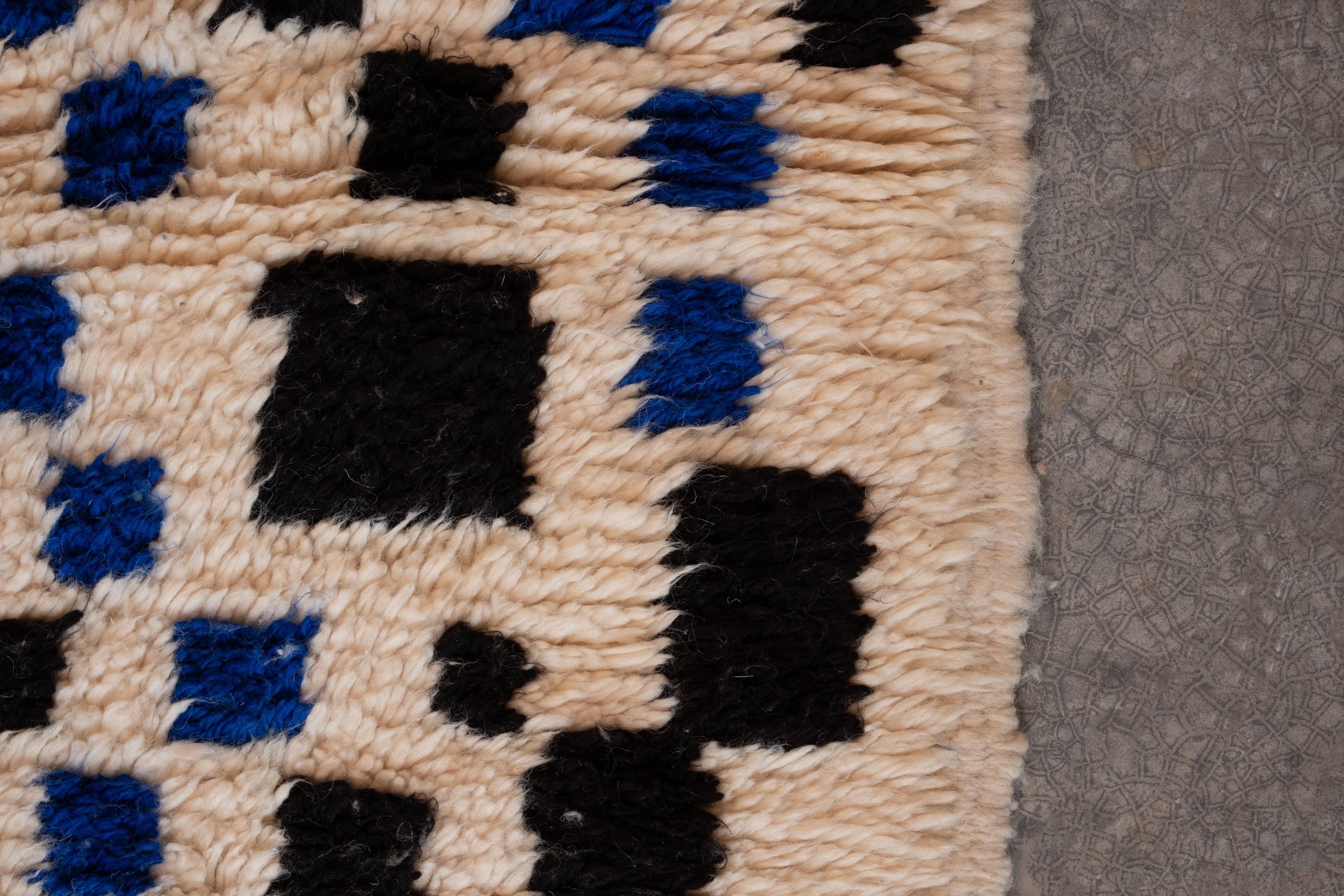 Azilal Moroccan Rug - 4'7" x 8'9" - AZ416