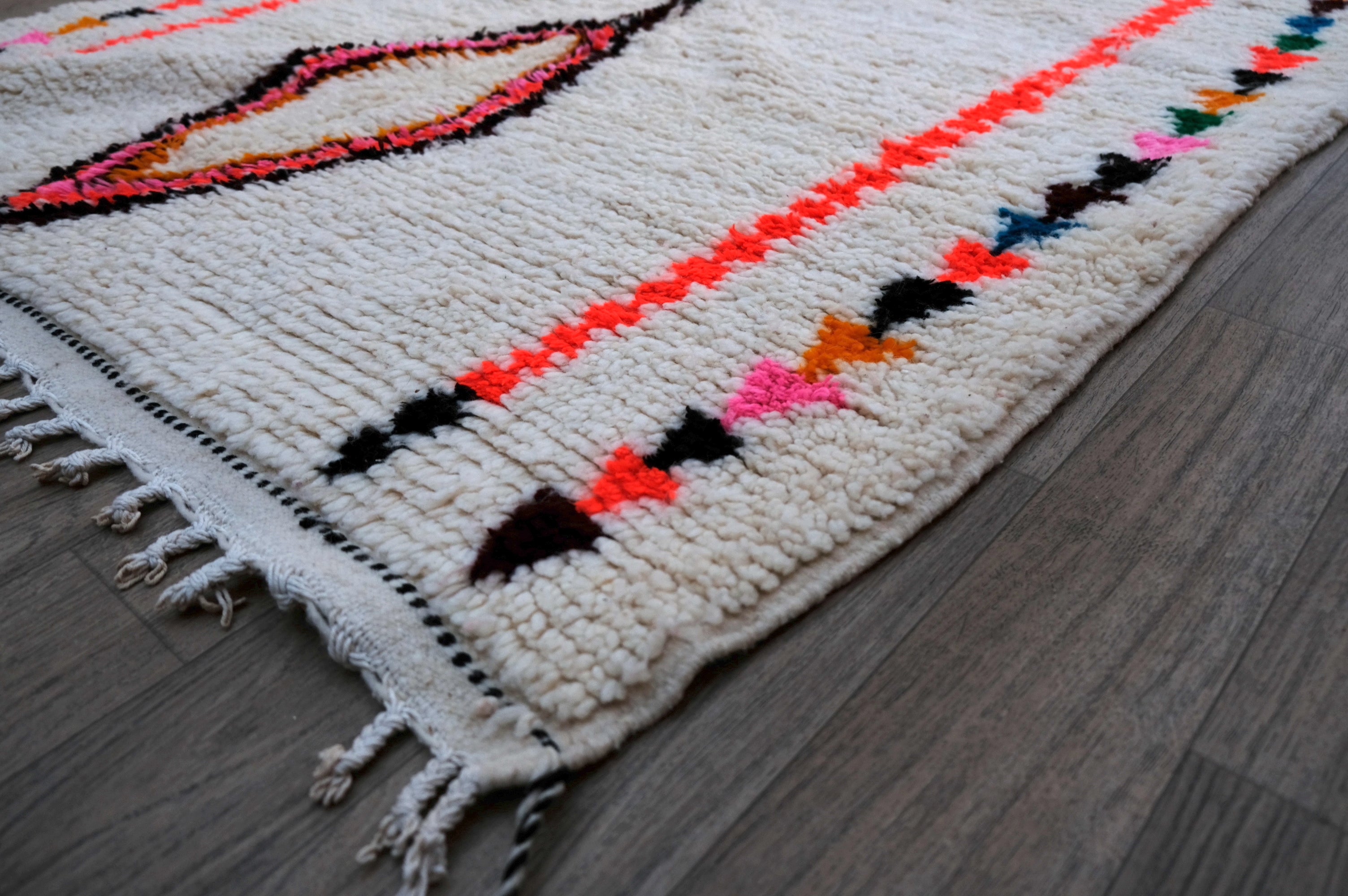 Azilal Moroccan Rug - 4'7'' x 8' - AZ105