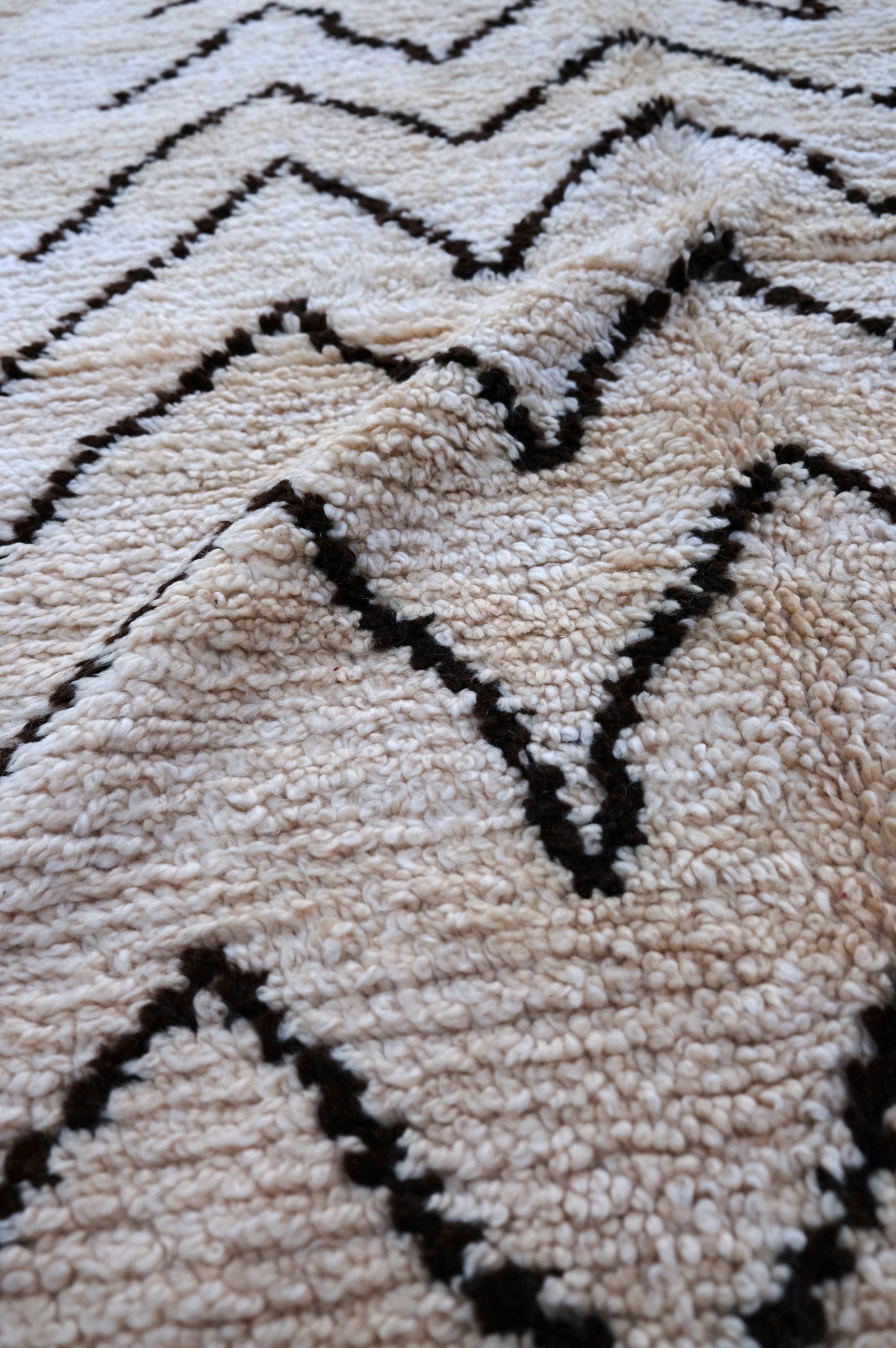 Azilal Moroccan Rug - 4'5'' x 9' - AZ108